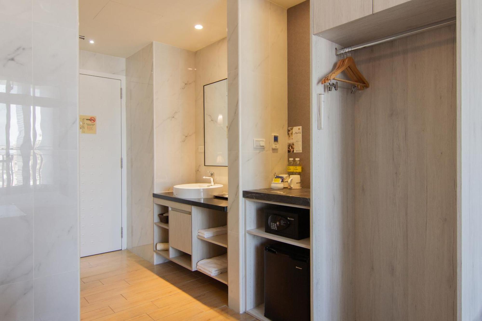 Check Inn New Taipei Luzhou Bagian luar foto