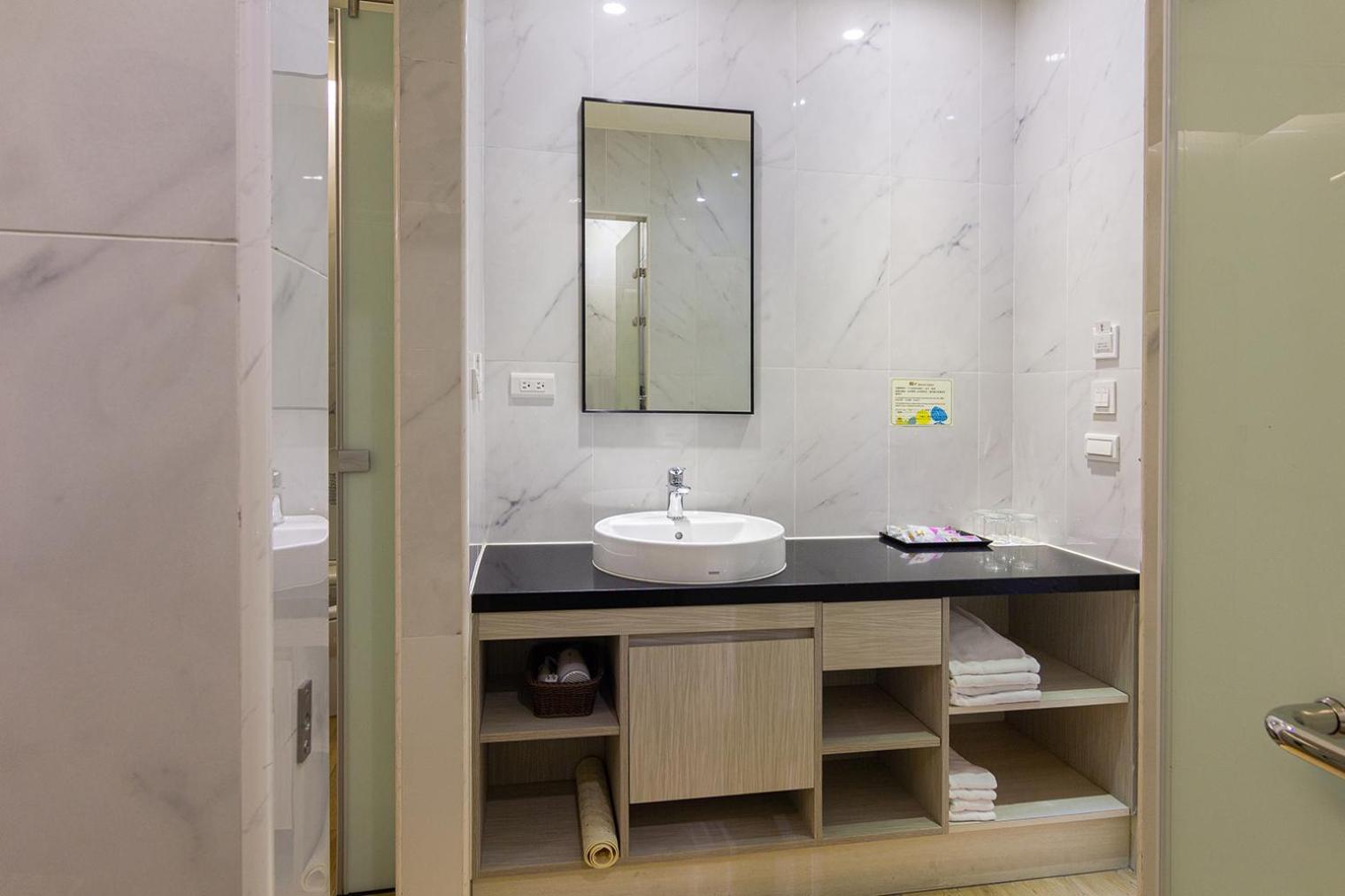 Check Inn New Taipei Luzhou Bagian luar foto